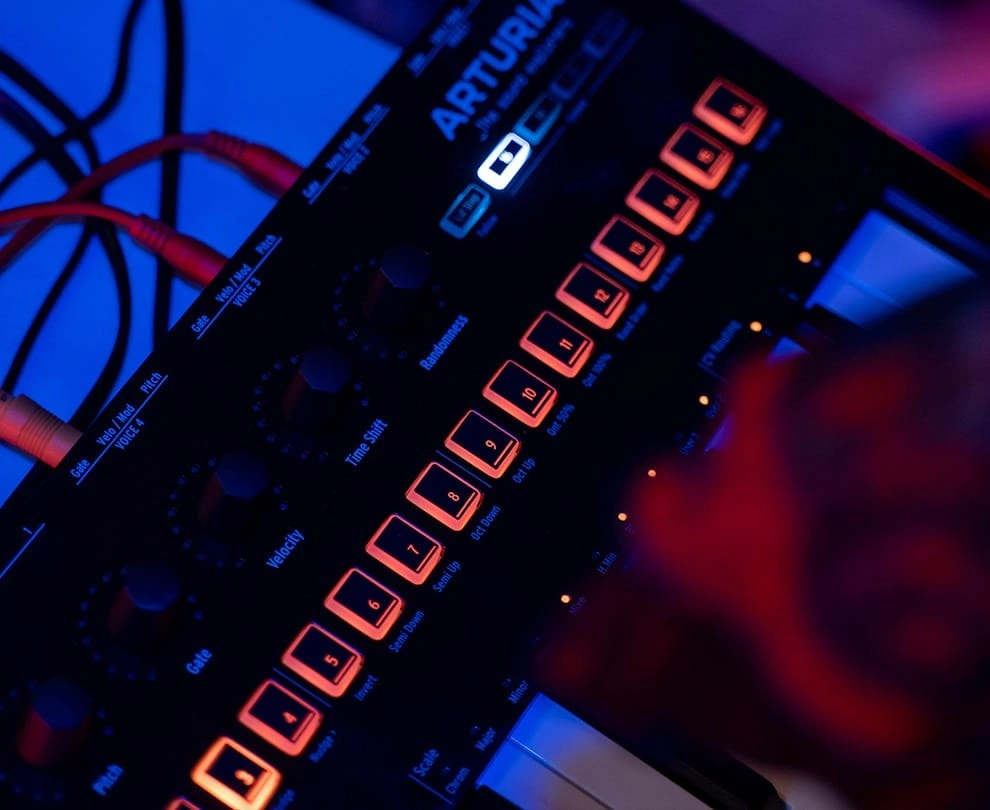 arturia-keystep-pro-chroma-32-tus-sequencer-midi-controller-asimetrik-e-ticaret-gorsel2